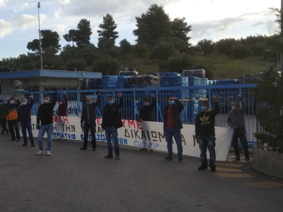Μία ελπιδοφόρα μάχη για την υπογραφή Συλλογικής Σύμβασης εργασίας, δίνει το σωματείο των εργαζομένων στο εργοστάσιο της επιχείρησης Eurodrip στα Οινόφυτα. Με απόφαση γενικής συνέλευσης των εργαζομένων, το σωματείο διαμόρφωσε προσχέδιο της σύμβασης, το οποίο, πριν κατατεθεί στην εργοδοσία, μοιράστηκε σε όλους τους εργαζόμενους για να συμπληρώσουν τις δικές τους προτάσεις.  Αντίστοιχα παραδείγματα για το πώς τα σωματεία μπορούν να αποτελέσουν στήριγμα για κάθε εργαζόμενο, προσφέρουν οι σχεδόν καθημερινές παρεμβάσεις του Συλλόγου Εμπορουπαλλήλων Αθήνας στα super market που παρουσιάζονται κρούσματα κορονοϊού, σαν αποτέλεσμα της έλλειψης μέτρων προστασίας με ευθύνη των εργοδοτών.