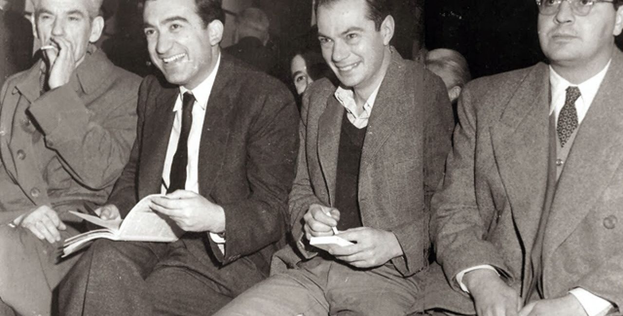 Δημήτρης Μπάτσης, Νίκος Μπελογιάννης, Ηλίας Αργυριάδης, Νίκος Καλούμενος στην αίθουσα του δικαστηρίου.