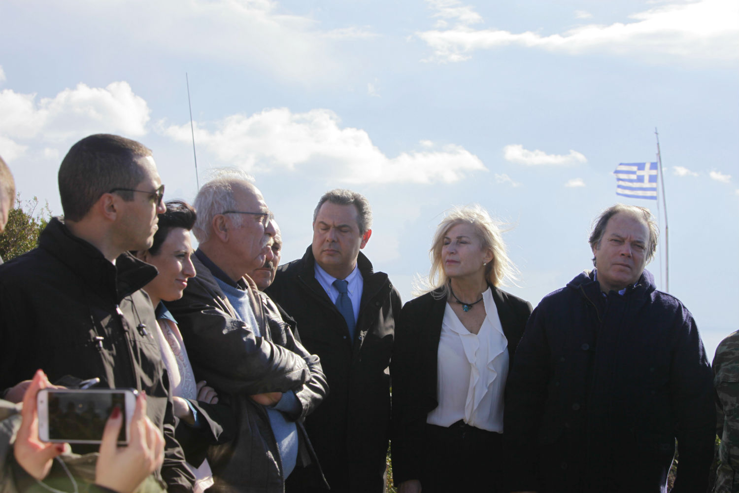 Ενδεικτικά για την ανοχή των αστικών κομμάτων δεν έχει παρά να ψάξει κάποιος την υπόθεση “Μπαλτάκου” επί κυβέρνησης ΝΔ, όπου αποκαλύφθηκε δίαυλος επικοινωνίας και συνεννοήσεων μεταξύ ΝΔ και Χρυσής Αυγής, καθώς και τις εκδηλώσεις της κυβέρνησης ΣΥΡΙΖΑ-ΑΝΕΛ στο Καστελόριζο με τη συμμετοχή του υπόδικου ναζιστή Κασιδιάρη.