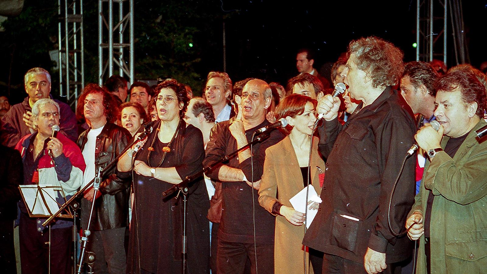 Από τη συναυλία για τη Γιουγκοσλαβία το 1999.