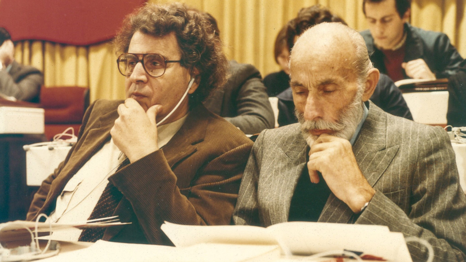 Με τον Μάνο Κατράκη στο 3ο Συνέδριο της ΚΝΕ, 1983.